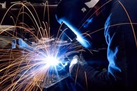 Both output and new orders continued to rise at the start of 2015, albeit at weaker rates than seen in December. Improving client demand had been behind the rise in new work, in turn leading firms to raise production. (Photo: cafebiz)