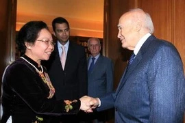 Vice President Nguyen Thi Doan pays a courtesy visit to Greek President Karolos Papoulias in Athens on May 31. Photo: VNA