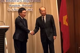 Vietnamese Foreign Minister Pham Binh Minh (left); Thai Deputy Prime Minister and Foreign Minister Surapong Tovichakchaiku (right) (Photo: VNA)