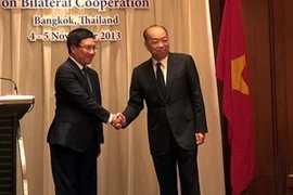 Vietnamese Foreign Minister Pham Binh Minh (left); Thai Deputy Prime Minister and Foreign Minister Surapong Tovichakchaiku (right) (Photo: VNA)