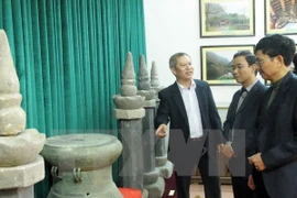 Visitors to the exhibition (Source: VNA)