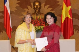 National Assembly Vice Chairwoman Nguyen Thi Kim Ngan (R) and Vice President of the Lower House of the National Congress of Chile Denise Pascal Allende (Photo: VNA)