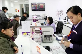 Vietnamese credit institutions and foreign bank branches in Vietnam continue to see a bright business outlook for 2015 (Photo: VNA)