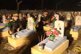 Incense offering to commemorate the martyrs (Photo: VNA)