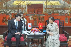 Chairwoman Ngo Thi Doan Thanh meets with Fukuoka guest Matuso Tosho (Photo: VNA)