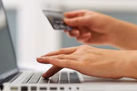Credit card market likely to boom in Vietnam. (Photo: huffingtonpost.com)