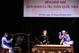 Singer Dinh Thi Van (centre) from Lo Khe Ca Tru club is performing (Photo: VNA)