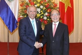 National Assembly Chairman Nguyen Sinh Hung and Chairman of the El Salvador Legislative Assembly Sigfrido Reyes (Source: VNA)