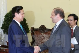PM Nguyen Tan Dung (L) receives Ambassador of Algeria to Vietnam Mohamed Berrah (Photo: VNA)