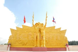 The monument in commemoration of the Vietnam-Laos special fighting alliance in Laos’ southern province of Champasak was inaugurated on May 29 (Photo:VNA)