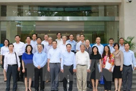VNA General Director Nguyen Duc Loi and the newly-appointed heads of Vietnamese representative offices at the VNA headquarters.(Photo:VNA)