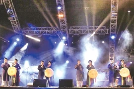 A concert combining quan ho (love duet) songs with electro music opened the Monsoon Music Festival in Hanoi on Oct. 2 (Photo: VNA)
