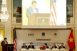 Minister of Industry and Trade Vu Huy Hoang talks at a conference on investment opportunities in Vietnam on in Washington (Photo: VNA)