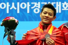 Ưeightlifter Thach Kim Tuan set two new world records at the World Junior Championships in Athletics in Kazan. (Photo: VNA)