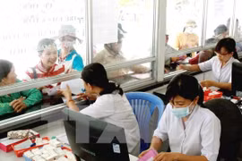 At least 95 percent of near-poor residents in north central region is expected to be covered with health insurance by the end of 2015 (Illustrative image. Source: VNA)
