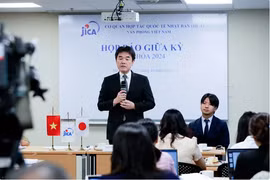 Chief Representative of the Japan International Cooperation Agency (JICA) Vietnam Office Sugano Yuichi speaks at the press conference. 