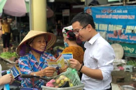 Voluntary social insurance policy is popularised among migrant workers. (Photo: VietnamPlus)