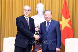Party General Secretary and State President To Lam (right) and visiting President and Chief Justice of the Supreme People's Court of China Zhang Jun. (Photo: VNA)