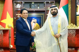 Prime Minister Pham Minh Chinh (left) and UAE Vice President and Prime Minister Sheikh Mohammed bin Rashid Al Maktoum. (Photo: VNA)