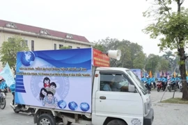 A parade vehicle promoting National Population Action Month and Vietnam Population Day. (Photo: VNA)