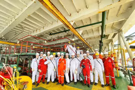 Gazprom experts visit Vietsovpetro. (Photo: Vietsovpetro)