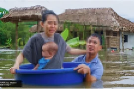 A staged photo from a YouTuber's video clip is spread as that of a family evacuating from flooding. (Photo: Screenshot)