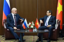 Prime Minister Pham Minh Chinh (right) and Russian Minister of Energy Sergey Tsivilev. (Photo: VNA)