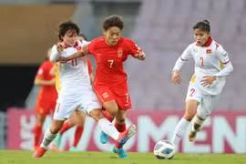 The Vietnamese women's football team in a friendly with the Chinese women's football team in China in October 2024 (Photo: VNA)