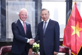 Party General Secretary and State President To Lam (R) receives President of Boeing Global Brendan Nelson. (Photo: VietnamPlus) 