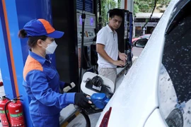 Petrol prices down slightly in latest adjustment on Dec 12 (Photo: VNA)