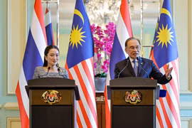Prime Minister Datuk Seri Anwar Ibrahim (R) and his Thai couterpart Paetongtarn Shinawatra (Photo: malaymail.com)