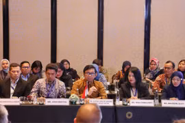 Djatmiko Bris Witjaksono (centre), director general of international trade negotiations at the Indonesia's Trade Ministry, speaks at the 10th round of the Indonesia-Canada Comprehensive Economic Partnership Agreement (ICA-CEPA) negotiation in Bandung, (Photo: antaranews.com) 
