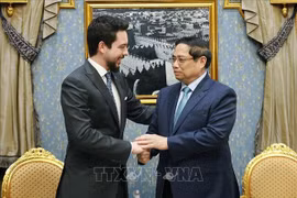 PM Pham Minh Chinh (R) meets Jordan's Crown Prince of Jordan Al Hussein bin Abdullah II in Riyadh (Photo: VNA)