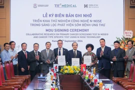 At the MoU signing ceremony (Photo: VietnamPlus)