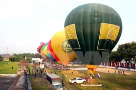 2016 Hue Festival: Int'l hot air balloon fiesta kicks off