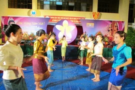 Lao students enjoy traditional New Year in Dien Bien