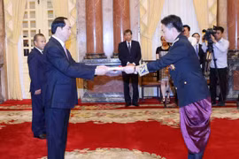 President welcomes new ambassadors 