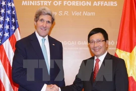 Top diplomats talk Vietnam-US relations over phone