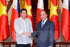 Philippine President meets Vietnamese PM, concludes visit 
