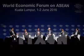 Vietnam attends 25th World Economic Forum on ASEAN