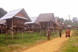 Traditional barns keep treasure of Ba Na ethnics