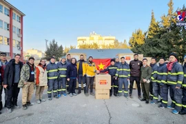 Vietnam presents medical equipment to quake-hit Turkey