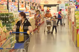 Retailers anticipate business to pick up in year-end shopping season