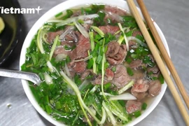 Two famous Thin pho (noodle) brands of Hanoi – same same but different