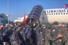 Vietnamese military rescue team returns home from Turkey 