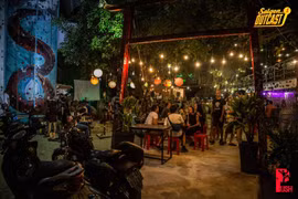 Artists hold fund-raising music shows for flood victims