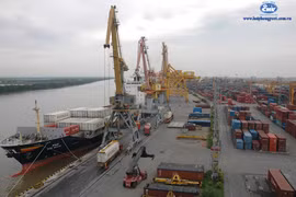 China Coast Guard ship visits Hai Phong city