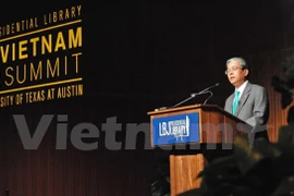 Vietnamese top diplomats meet Texas firms