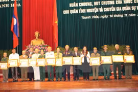 Laos honours Vietnamese voluntary soldiers, experts