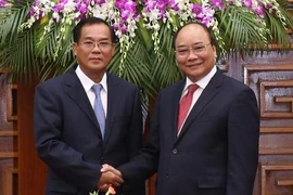 PM urges ministries of Vietnam, Laos to foster economic links